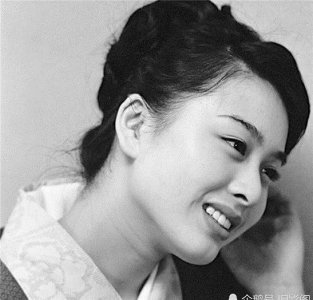 ​粟原小卷——八十年代中国男人的梦中情人