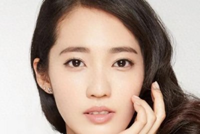 ​余文乐太太机舱抢座道歉：忙着安置女儿，当事人：她说话太嚣张！