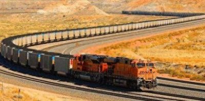 ​全世界最长的火车，长度约7300米，共有682节车厢
