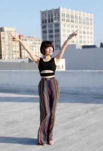 ​你知道，一直陪伴你长大的一首《常回家看看》歌曲，是谁唱的吗