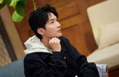 ​他背负227亿巨债妻子仍然不离不弃，陈楚生妻子刘云露脸，高级美