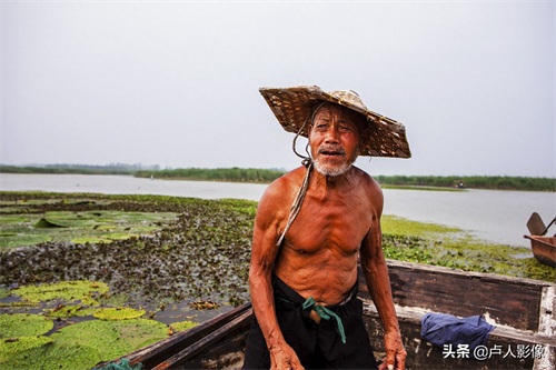 东平湖是《水浒传》中八百里水泊遗存水域，这位老渔民以打渔为生
