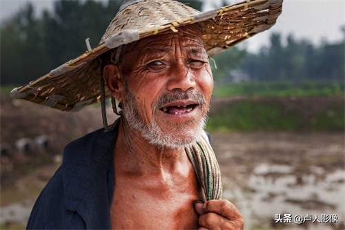 东平湖是《水浒传》中八百里水泊遗存水域，这位老渔民以打渔为生