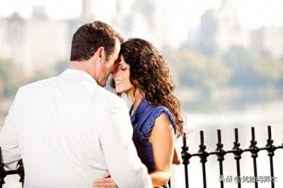 ​男人看到喜欢的那女人后，身体会有这些自然反应