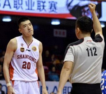 ​山东男篮队长引发内讧，少了巩晓彬指导压阵，陶汉林将何去何从