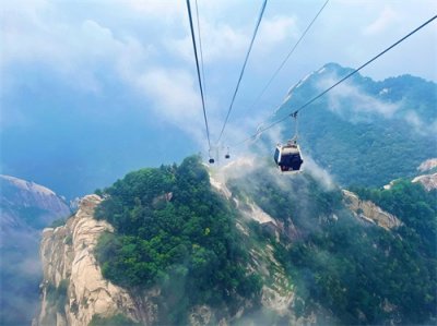 ​听劝！恐高者不要尝试华山西峰索道，因为腿会软！