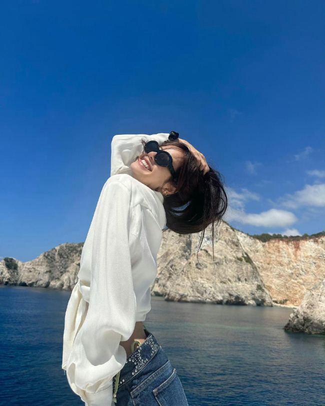 我的妈呀!这个身材!Lisa穿泳装遭曝光