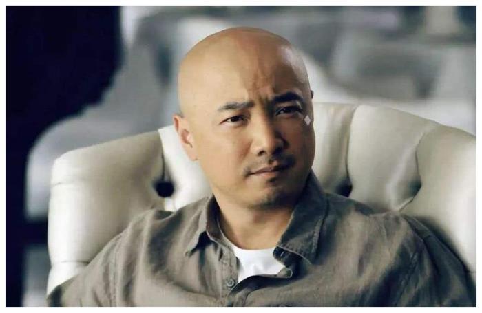 徐峥真会玩,突然访问张子枫房车,子枫妹妹素颜出镜显可爱漂亮