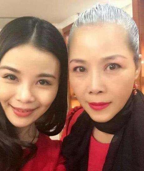 52岁田震东山再起,曾重病白头不敢生子,小丈夫20年不离不弃