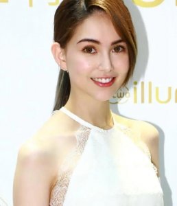 ​周杰伦夫人气质女神昆凌又美又飒，气场十足,引起网友热议