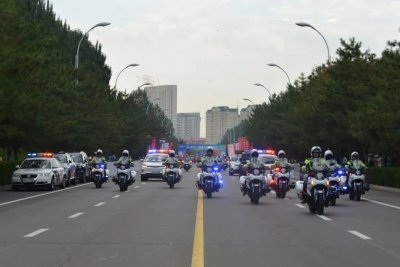 ​包头交警：擎旗奋进写