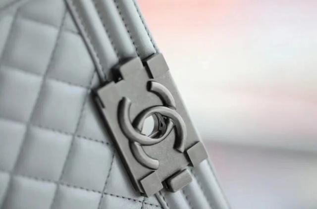 包包五金掉色修复方法(奢侈品包包五金掉色磨损怎么办)(2)